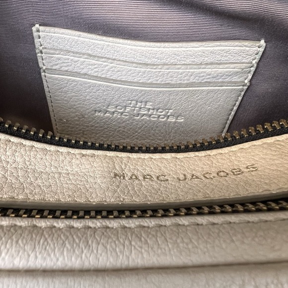 MARC JACOBS "THE SOFTSHOT 21"  PEBBLED CREAM LEATHER CROSSBODY BAG - Picture 9 of 11